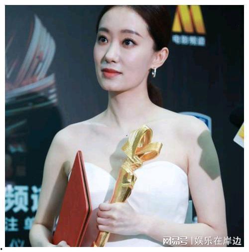 娱乐吃瓜张小斐,从娱乐吃瓜到璀璨明星的蜕变之路